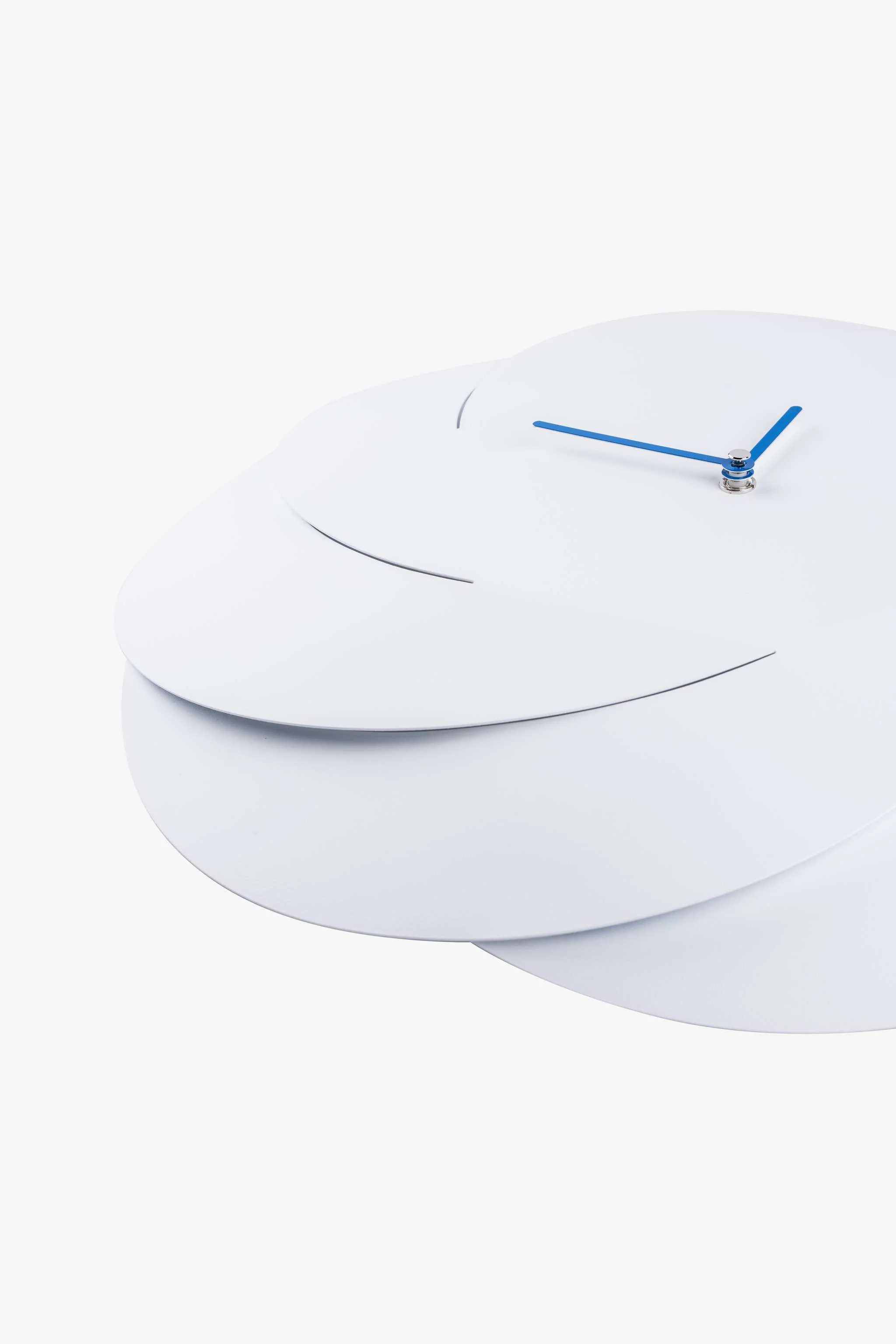 Reloj de pared en acero coloreado con resina epóxica, color blanco - Image 3