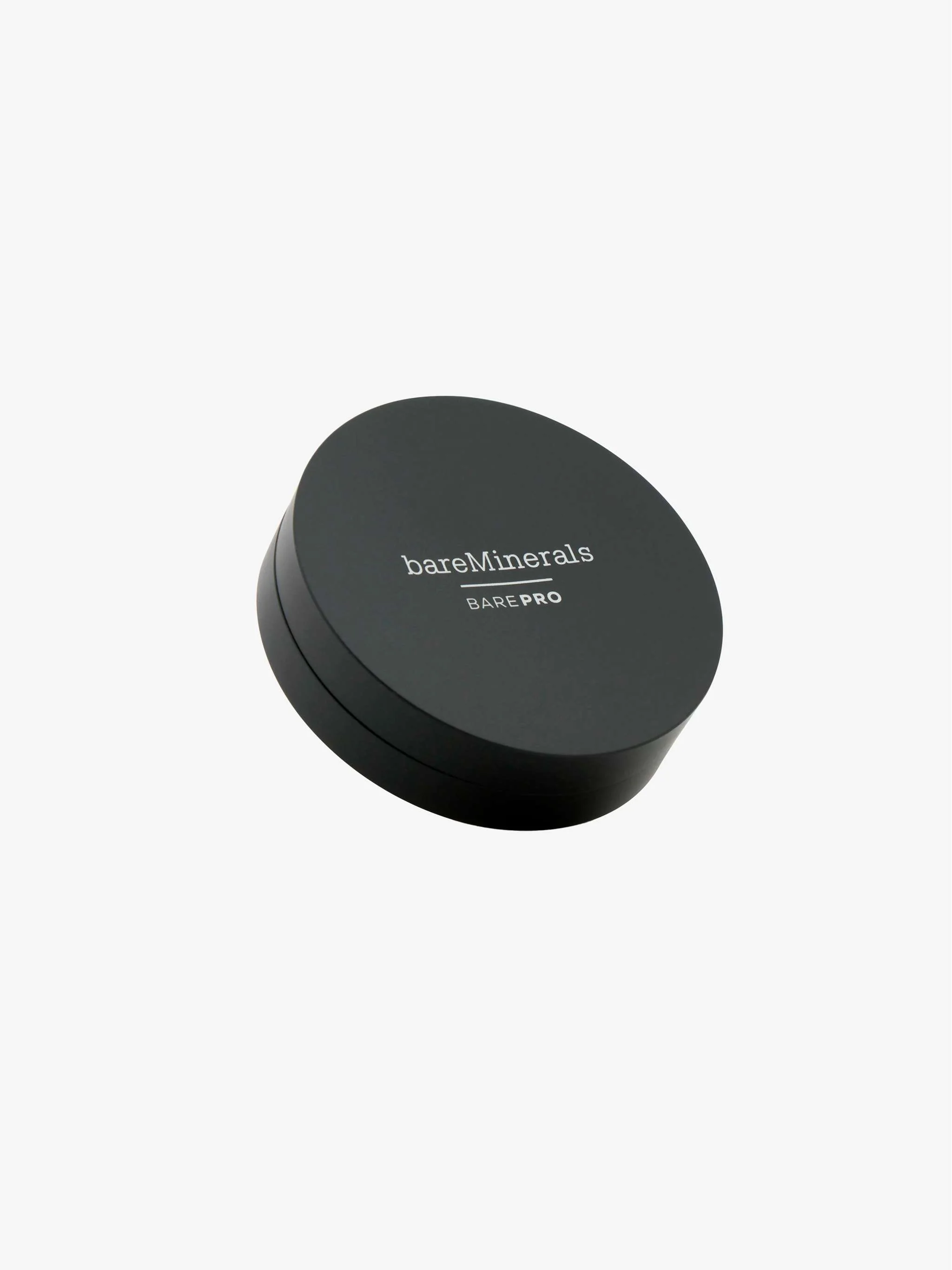 Base compacta Performance Wear Sandalwood, acabado mate y tono madera cálida