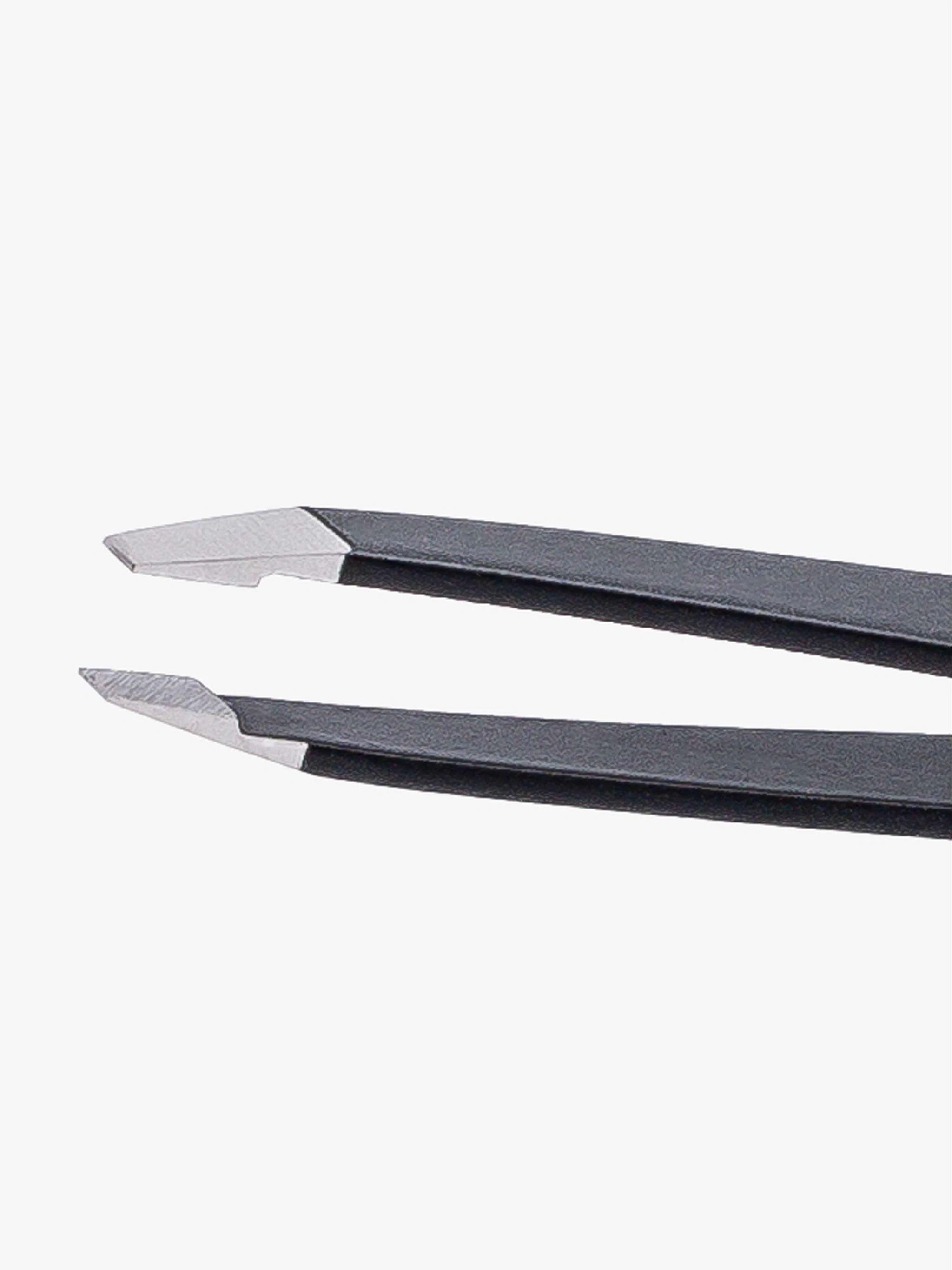 Pinza de cejas negro, punta sesgada y agarre cómodo - Image 4