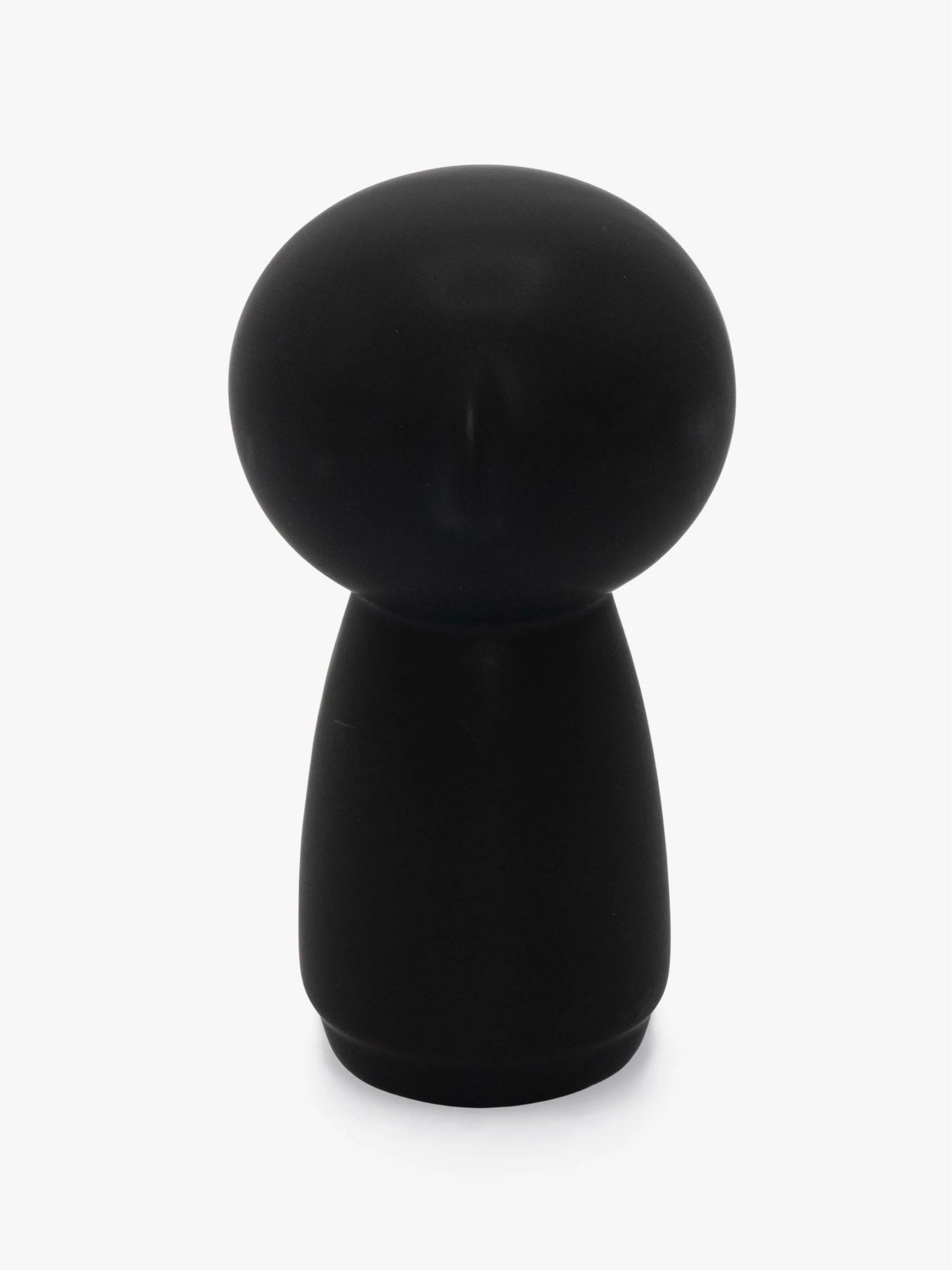 Figura decorativa, color negro, tamaño 7 x 12.8 cm