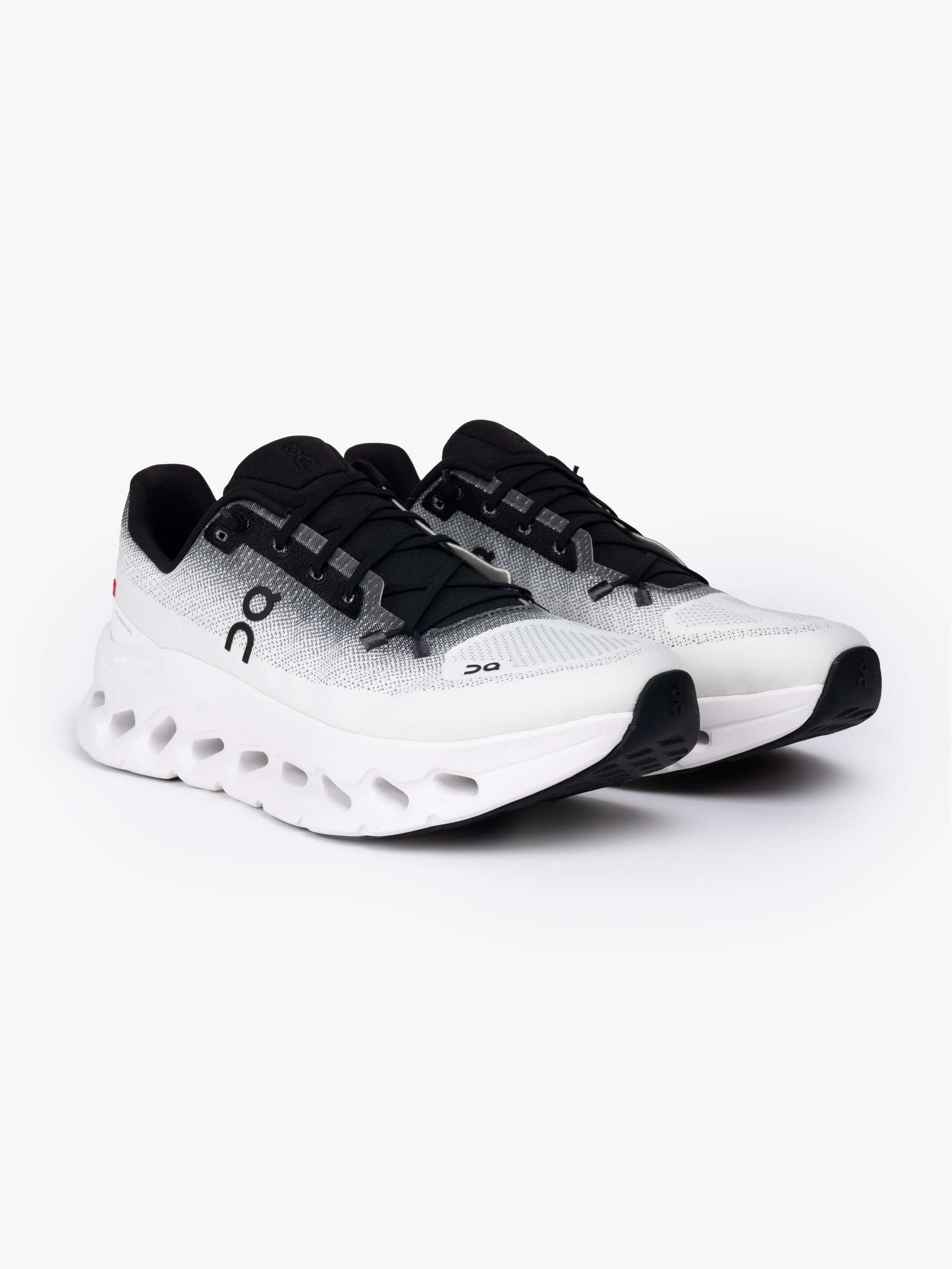 Zapatos deportivos Cloudtilt, color Negro con Blanco, Para Caballeros - Image 2